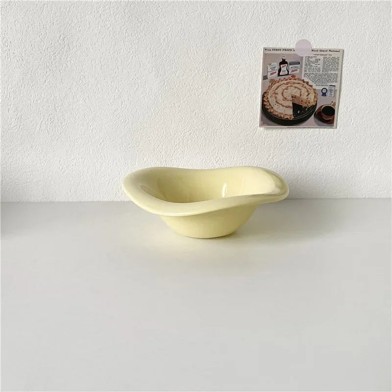 Wavy Ceramic Salad Bowl – Irregular Dessert & Fruit Bowl for Home Café