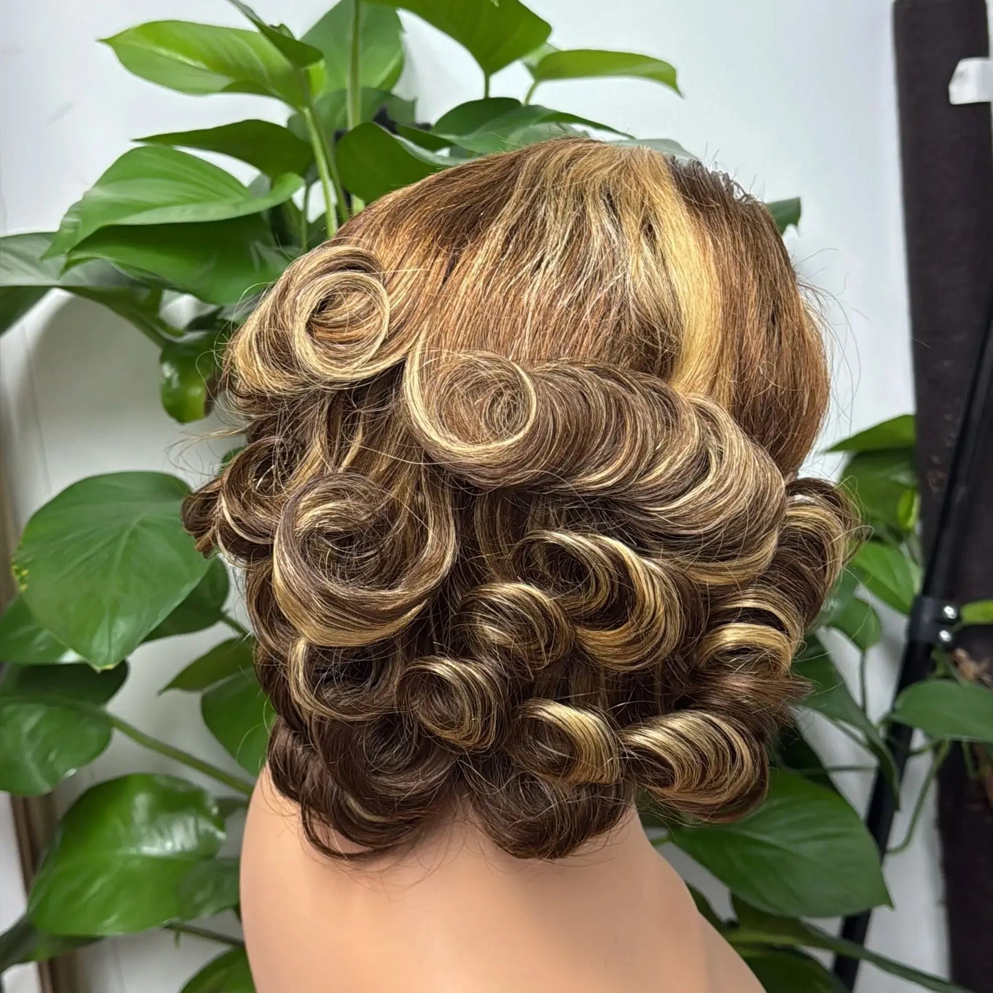 MALAIKA 4/27 Loose Wave Bob Wig – 4x4 Transparent Lace Closure (Brazilian Remy Human Hair)