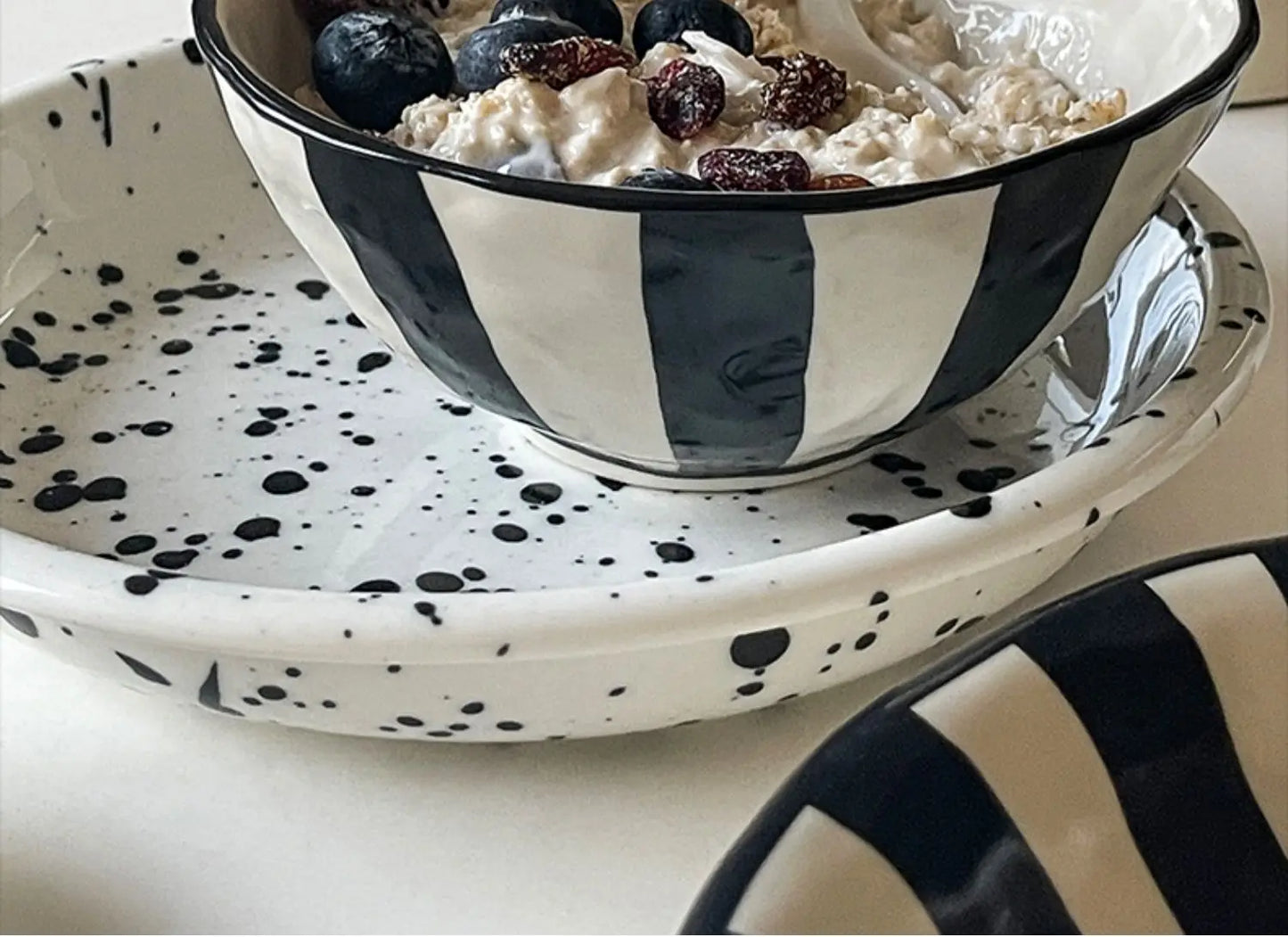 Ins Style Striped Ceramic Bowl – Handcrafted Black & White Tableware for Breakfast, Noodles, Fruits & Desserts