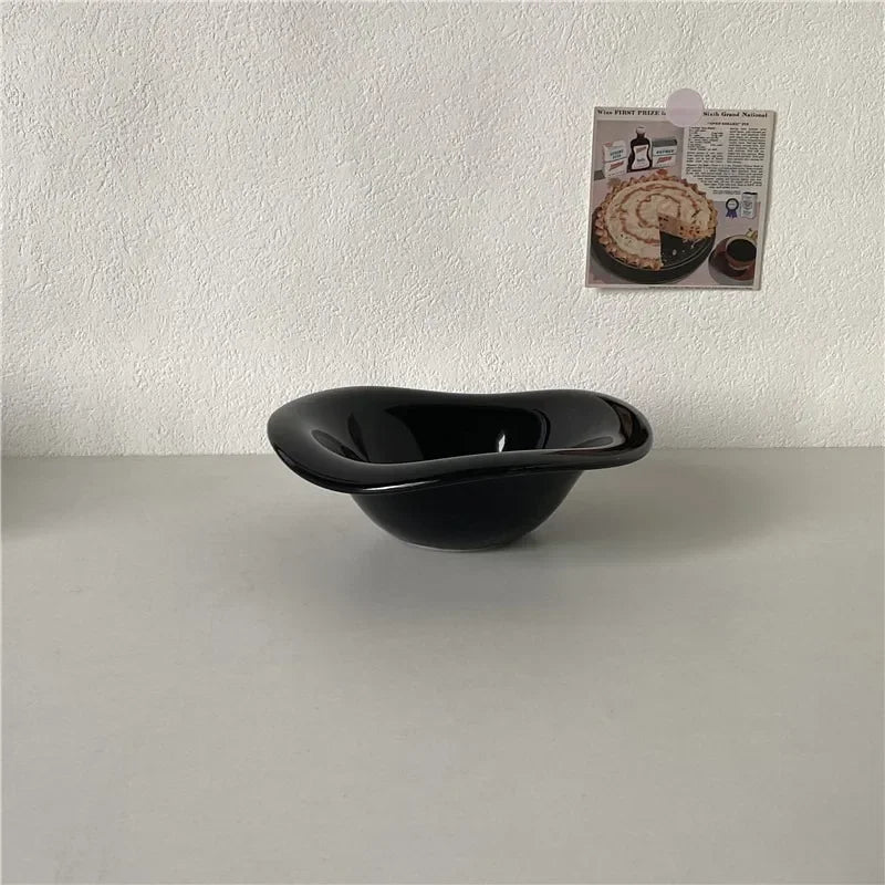 Wavy Ceramic Salad & Dessert Bowl – Irregular Cream Tableware