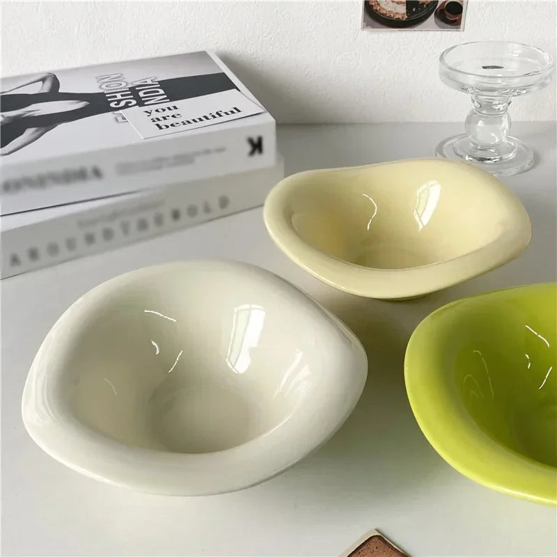 Wavy Ceramic Salad & Dessert Bowl – Irregular Cream Tableware