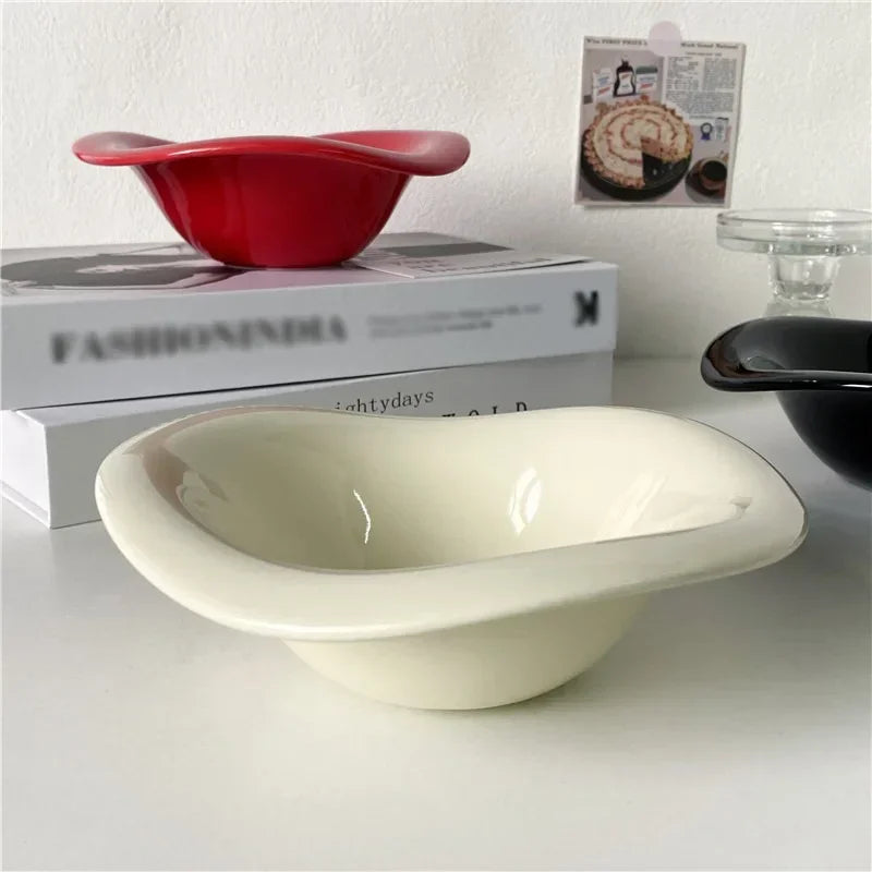 Wavy Ceramic Salad & Dessert Bowl – Irregular Cream Tableware