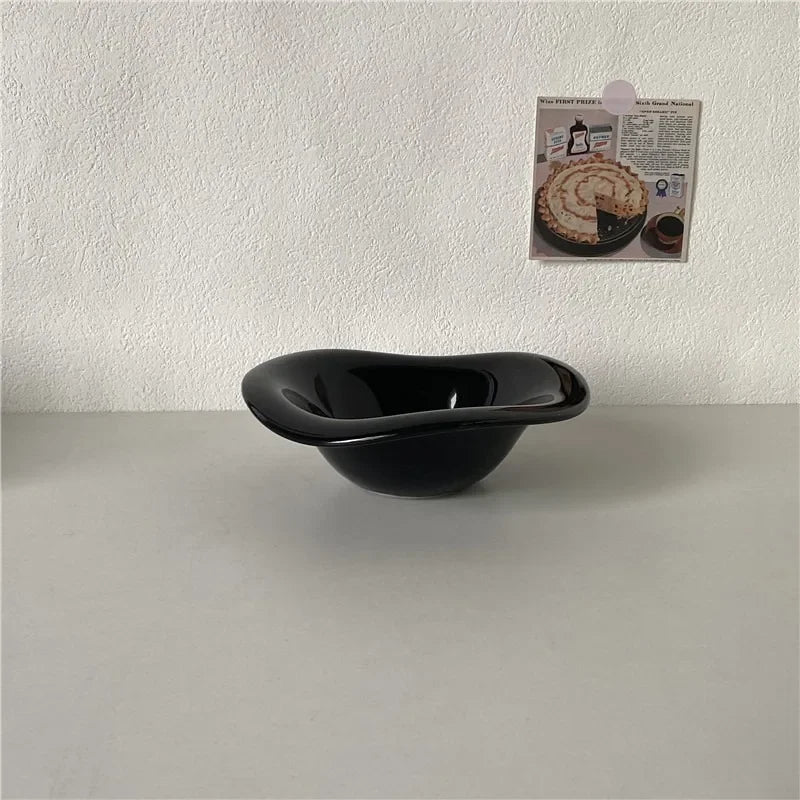 Wavy Ceramic Salad Bowl – Irregular Dessert & Fruit Bowl for Home Café