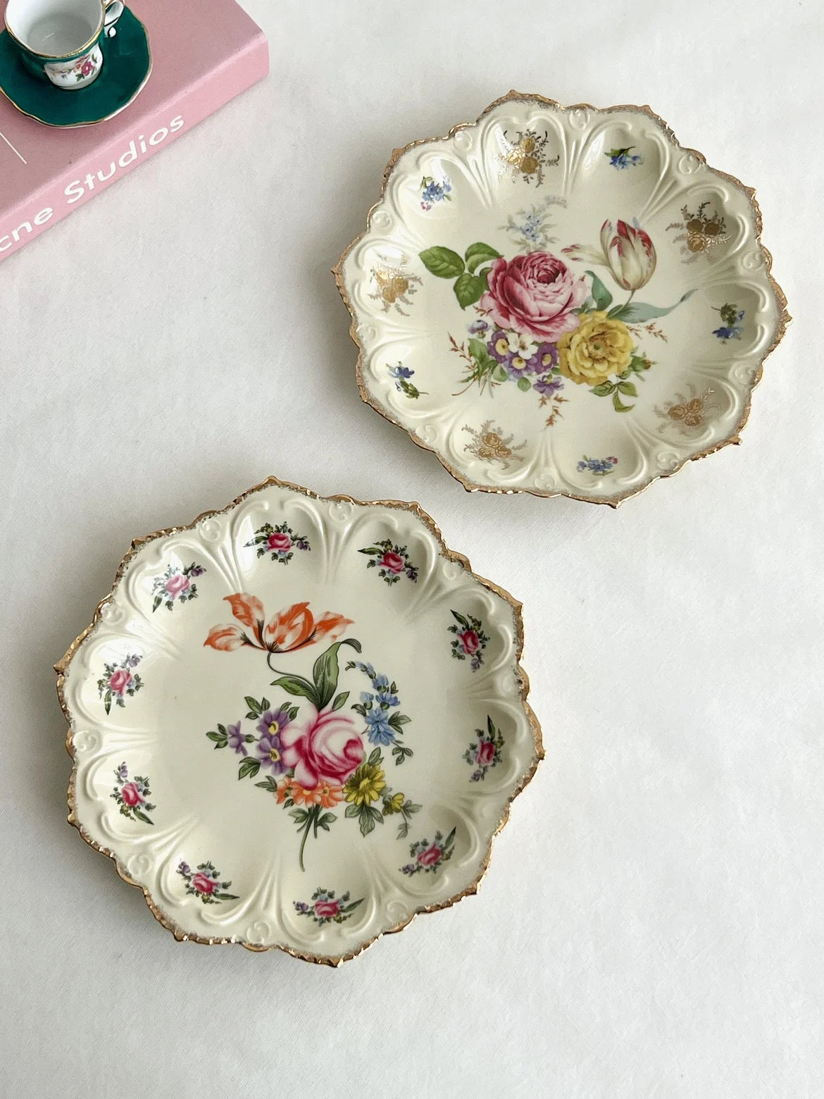 Vintage Ceramic Dinner Plate Set – Elegant Floral Porcelain Dinnerware for Cakes & Fine Dining