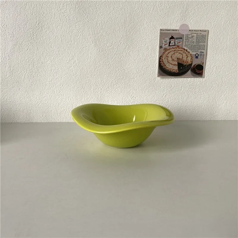 Wavy Ceramic Salad & Dessert Bowl – Irregular Cream Tableware