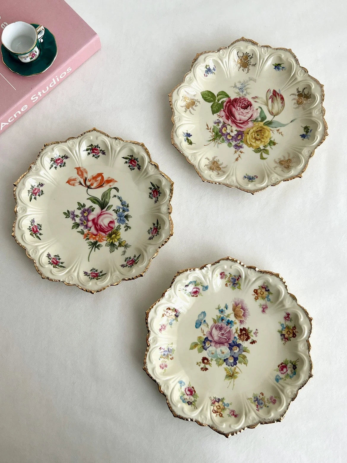 Vintage Ceramic Dinner Plate Set – Elegant Floral Porcelain Dinnerware for Cakes & Fine Dining