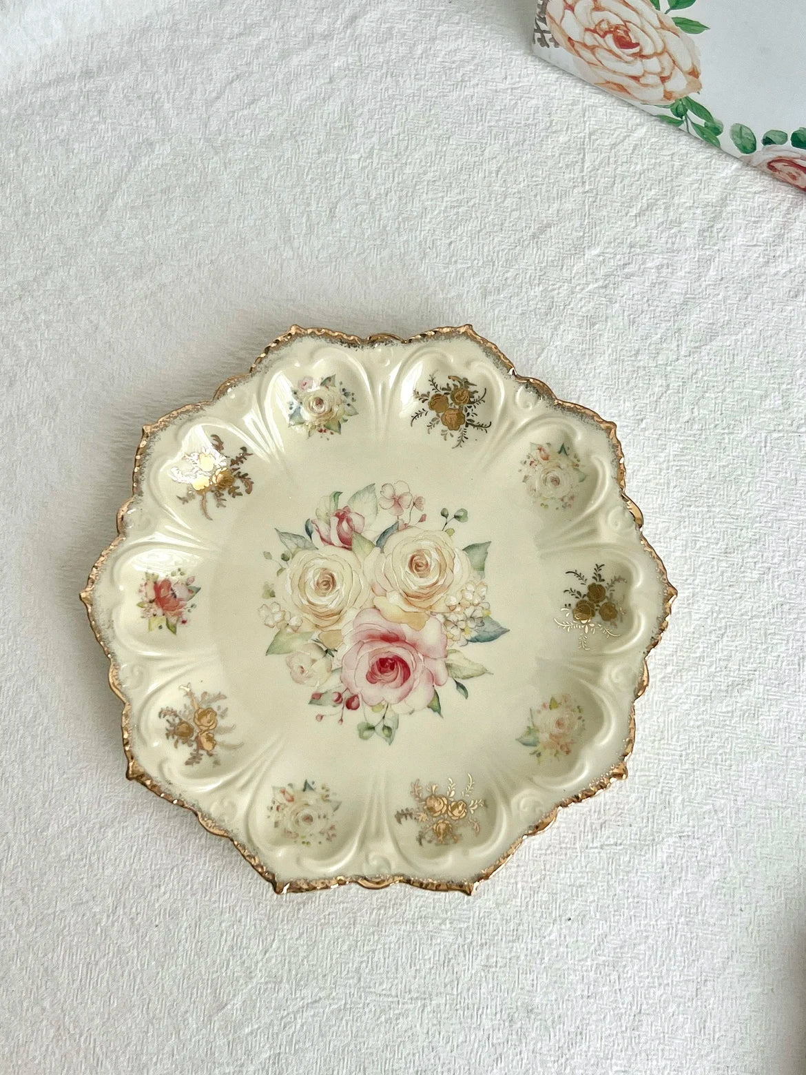 Vintage Ceramic Dinner Plate Set – Elegant Floral Porcelain Dinnerware for Cakes & Fine Dining