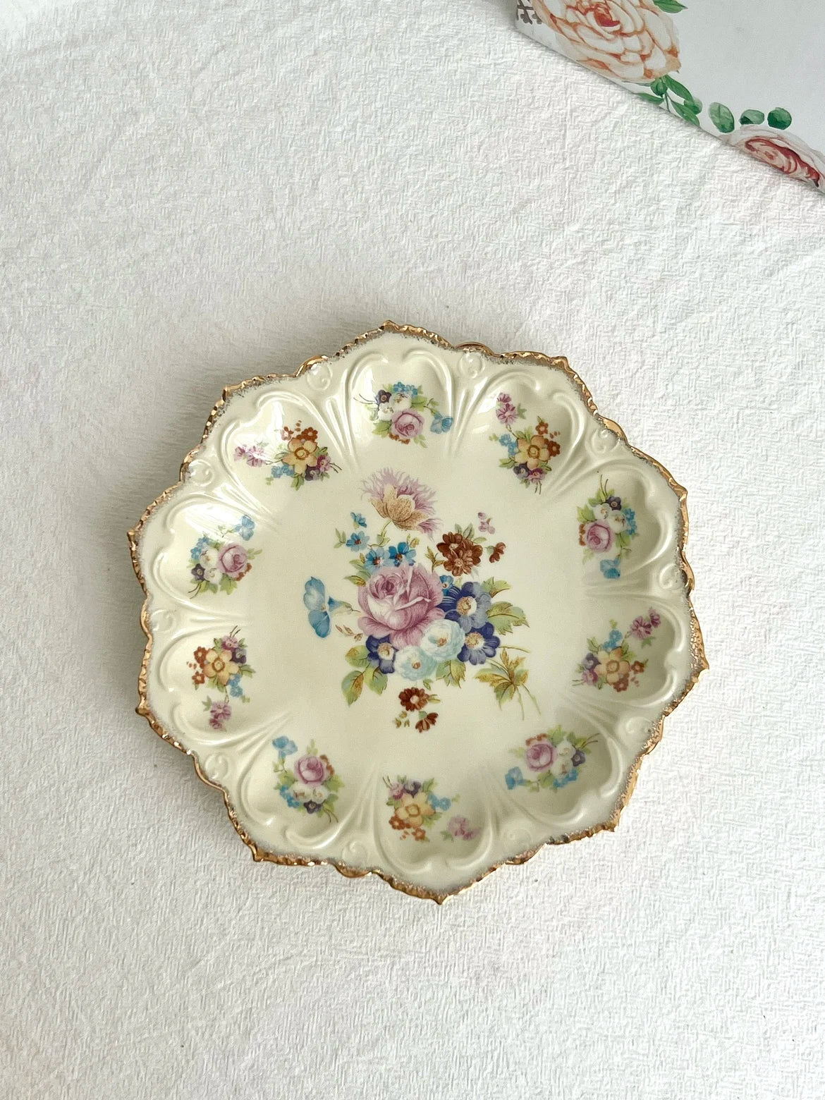 Vintage Ceramic Dinner Plate Set – Elegant Floral Porcelain Dinnerware for Cakes & Fine Dining