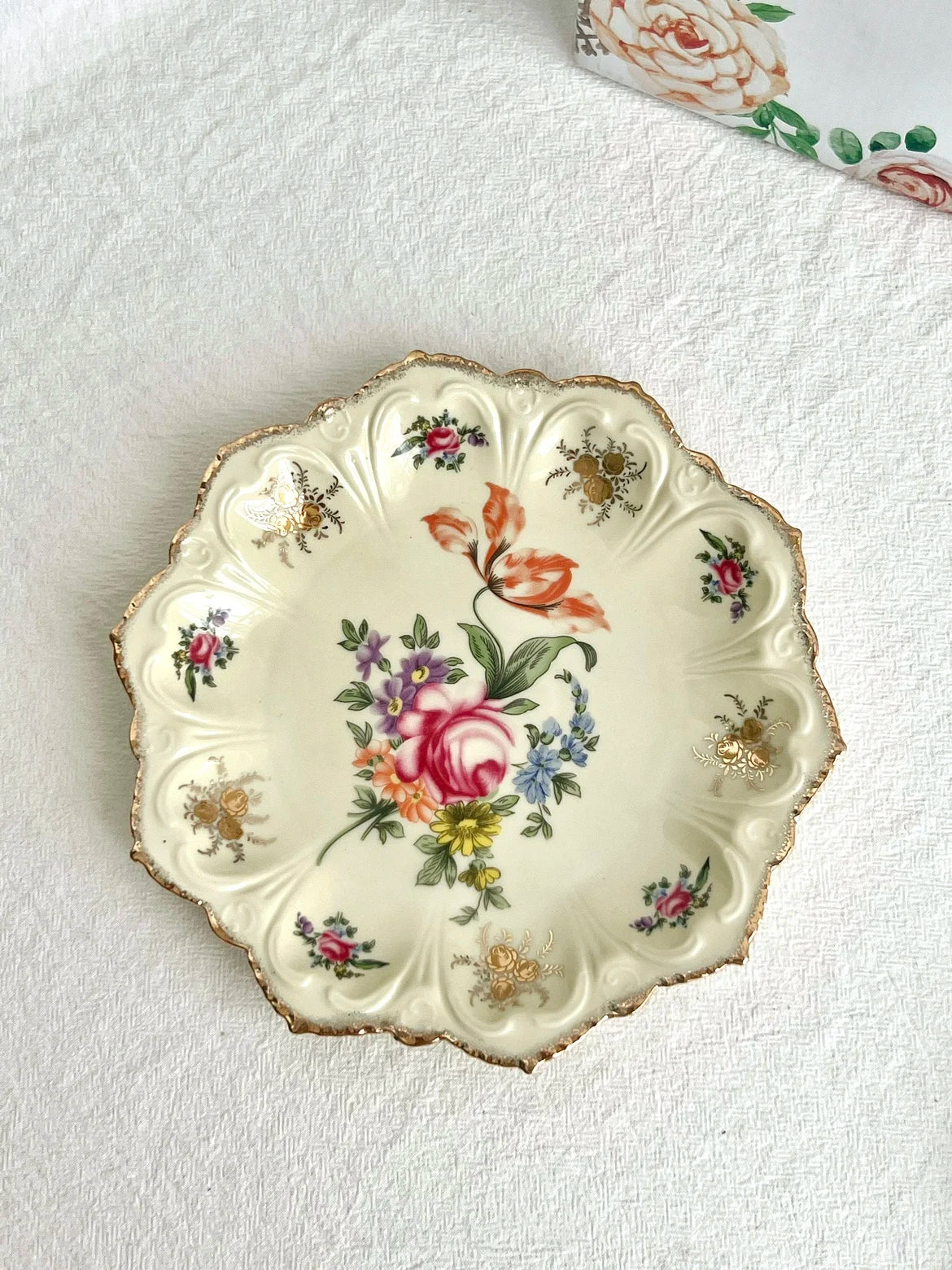Vintage Ceramic Dinner Plate Set – Elegant Floral Porcelain Dinnerware for Cakes & Fine Dining