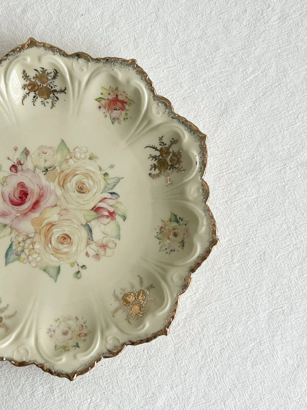 Vintage Ceramic Dinner Plate Set – Elegant Floral Porcelain Dinnerware for Cakes & Fine Dining